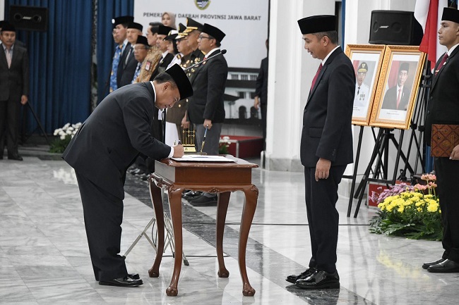Pj Bupati Sumedang Dilantik Pj Gubernur Menjadi Sekda Jabar