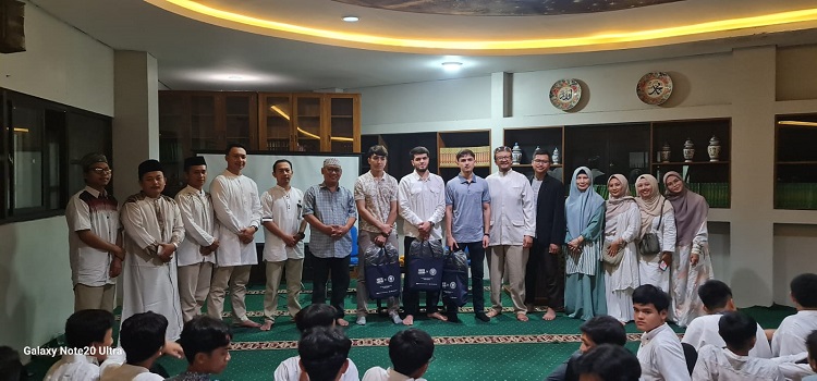 Tiga Mahasiswa Tajikistan, Isi Kegiatan Pesantren Ramadhan SMP. PCI