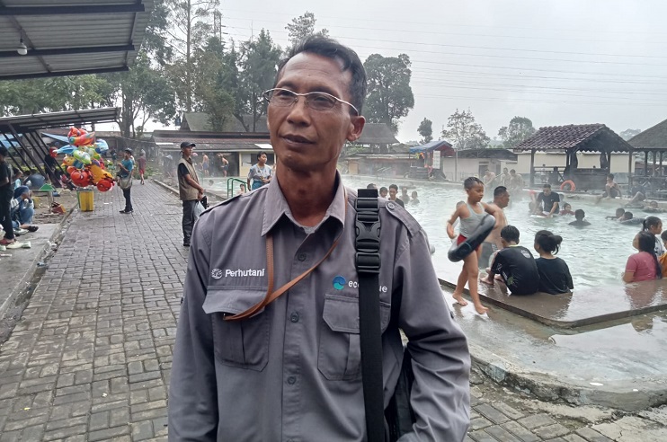 Dindin Wahyudin, Koordinator wisata air panas Cibolang