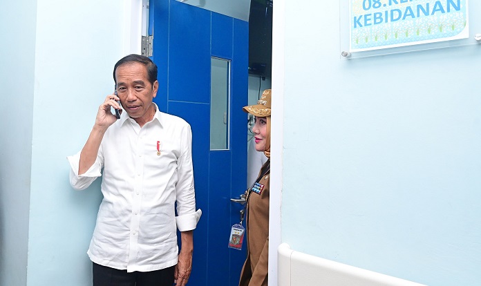 Saat Tinjau RSUD, Presiden Jokowi Telepon Siapa? Ternyata Pak Bas