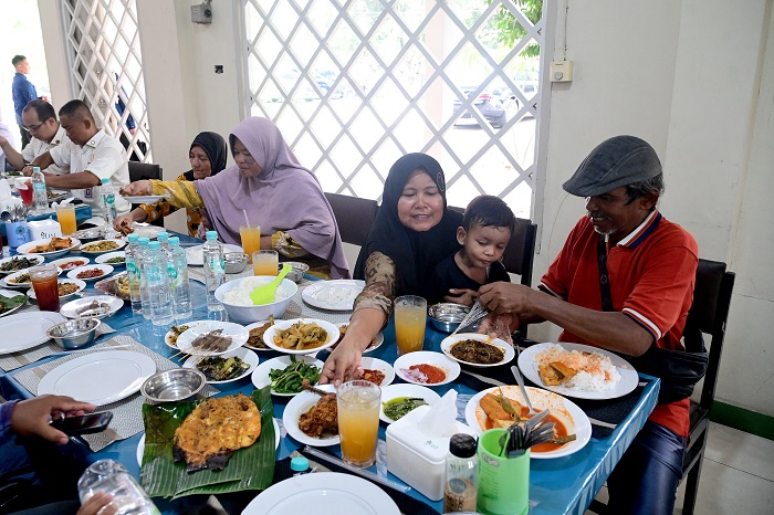 Jumat Berbagi, Presiden Jokowi Ajak Warga Maksi