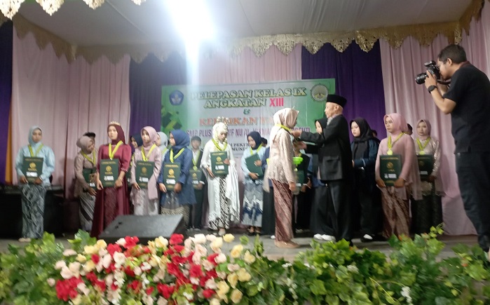 SMP Plus-Ma’Arif NU Al-Hikmah Gelar Pelepasan dan Kenaikan Kelas Siswa