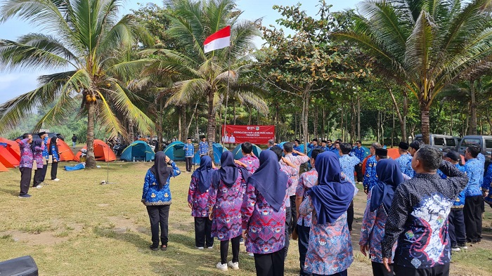 Sambil Touring Pemerintah Kecamatan Rajapolah, Gelar Upacara Peringatan Hari Lahir Pancasila 2024 di Pantai Pangandaran