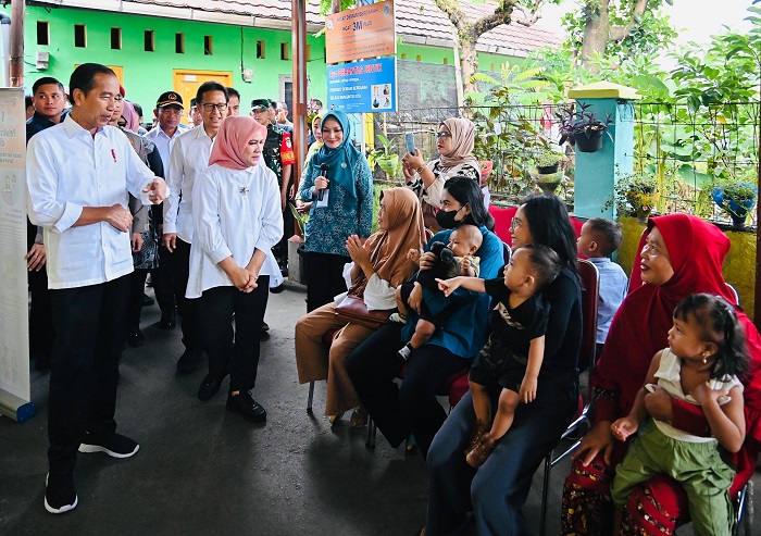Presiden Jokowi dan Ibu Iriana Tinjau Gerakan Intervensi Serentak Pencegahan Stunting di Posyandu Bogor