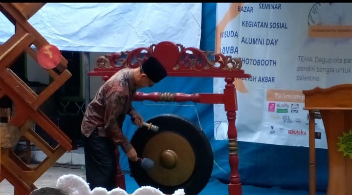 Pimpinan Umum/ Mudir A'am Pesantren Persatuan Islam 19 Bentar, H.Uban Subandi membuka BAHI