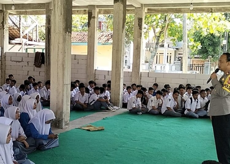 Antisipasi Kenakalan Remaja, Kapolsek Cidaun Gelar Sosialisasi Pada Siswa