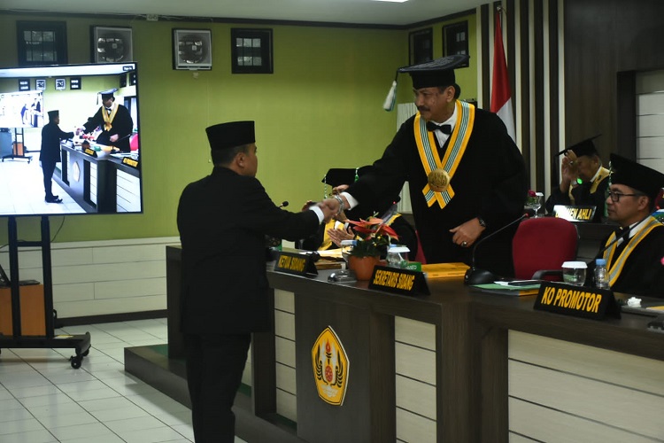 Pj Bupati Sumedang Hadir di Sidang Promosi Doktor Tono