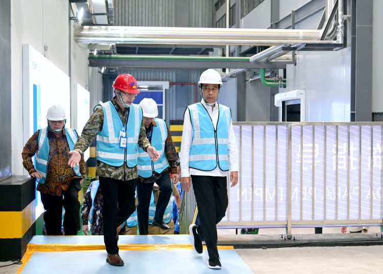 Presiden Joko Widodo Resmikan Pabrik Bahan Anoda Baterai Litium di KEK Kendal