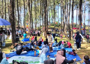 Ribuan Warga Naringgul Padati Pasar Pasisian Leweung Pabeasan,Berbagi Produk Lokal Unggulan Disuguhkan Distand UMKM