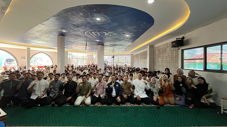 PCI Serial Lecture Awal Tahun Ajaran 2024/2025 SMP.PCI Hadirkan Kang Cecep Darmawan