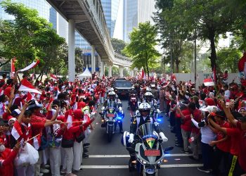 Antusiasme Warga Saksikan Kirab Duplikat Bendera dan Teks Naskah Proklamasi