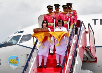 Duplikat Bendera Merah Putih dan Teks Proklamasi Tiba di Balikpapan, Kirab Berlanjut ke IKN