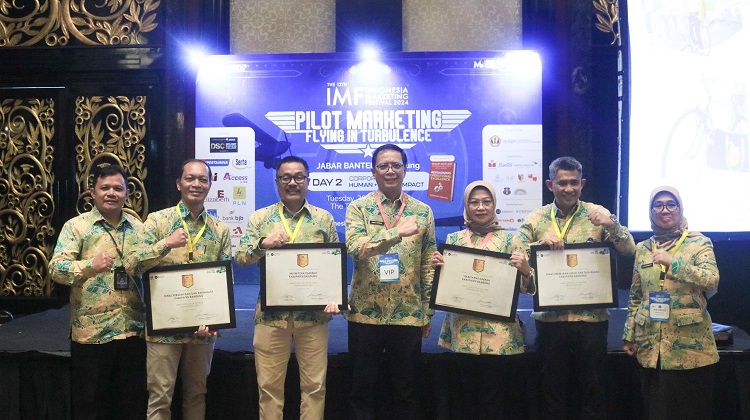 Inspektorat Kab. Bandung Raih Penghargaan Public Service Of The Year Jabar & Banten 2024 dan 3 OPD Lainnya