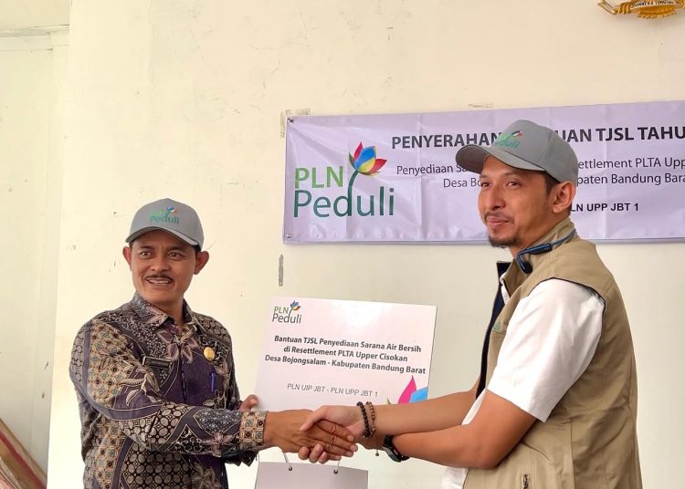 Melalui Program PLN Peduli, PLN UIP JBT Bantu Kesulitan Masyarakat