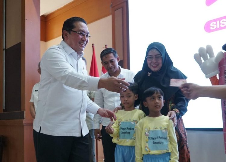 Yudia Ramli: Si Ceria, Inovasi Disdukcapil Sumedang Permudah Anak Dapatkan KIA