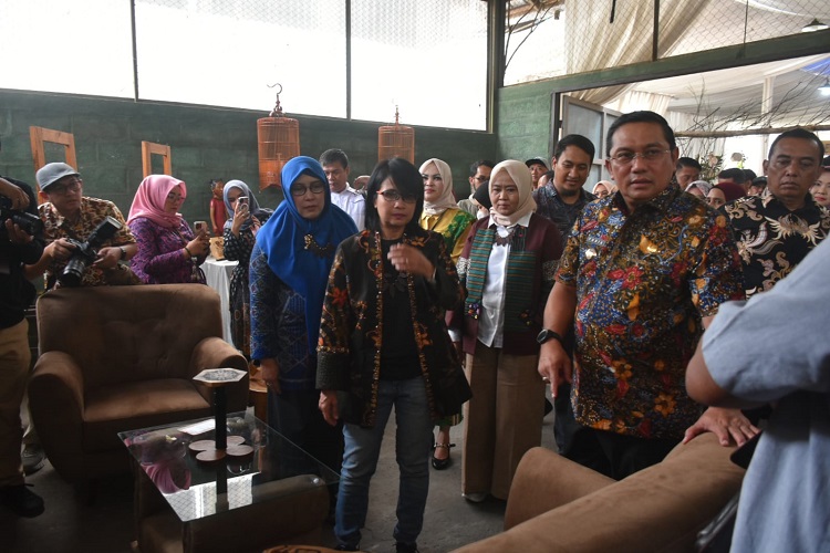 Amanda: Dorong Industri Perkayuan Sumedang Berkelas Dunia