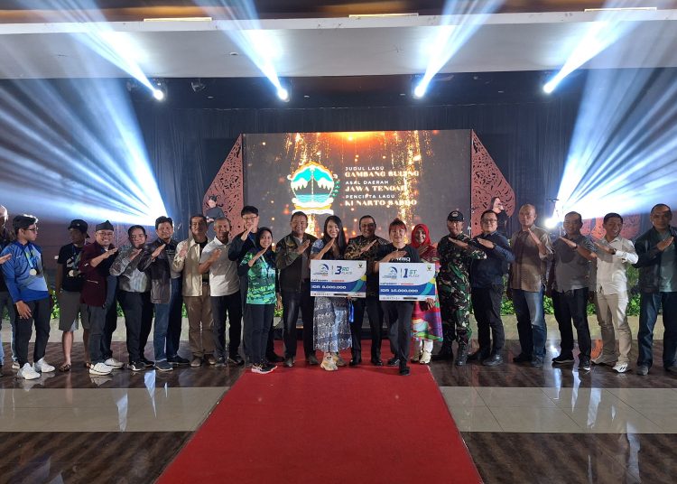 Tiga Warga Sumedang, Bantu Atlet Paragliding yang Tersesat