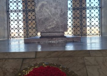 Sejarawan Asal Bandung Tiba di Makam Pemimpin Sekularis Turki Yang Dirancang Arsitek Profesor Emin Halid Onat