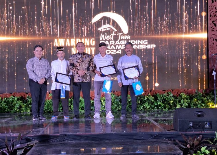 Tiga Warga Sumedang, Bantu Atlet Paragliding yang Tersesat