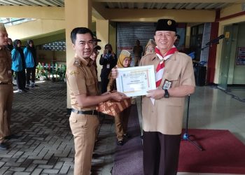 Kades Tanjungsari Dapat Piagam Penghargaan Kepala Desa Terbaik