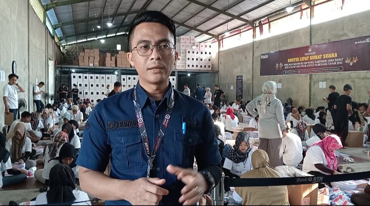 KPU Sumedang Mulai Proses Sortir dan Lipat Surat Suara Pilkada 2024