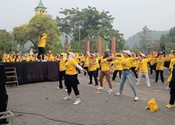 Rayakan Hari Jadi Ke 60, Warga Sumedang Turut Meriahkan Senam Golkar Bersatu