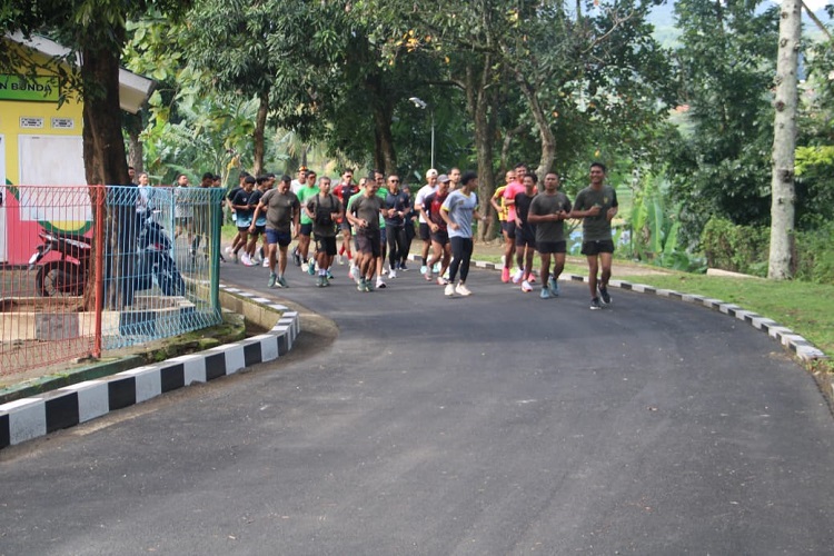 Bareng Komunitas Runners, Kodim 0610/ Sumedang Gelar Acara Lari Pagi Bersama