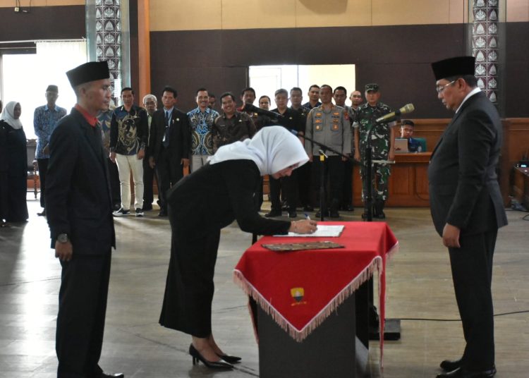 87 Guru Sebagai Kepsek dan 2 Japung, Resmi Dilantik Pj Bupati Sumedang