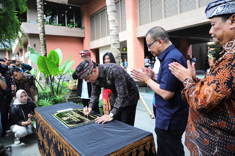 Tingkatkan Kenyamanan dan Aksesibilitas Bandara, JPO I Gusti Ngurah Rai Diresmikan Menko AHY