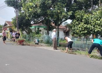 Perangkat Desa Cimurah Bersama Warga Sekitar Laksanakan Jumsih