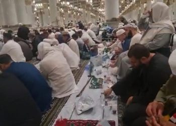 Buka Shaum dan Tarawih di Mesjid Nabawi