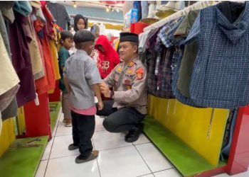 Polsek Wanaraja Ajak Anak Yatim Piatu dan Duafa Belanja Baju Lebaran