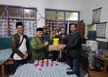 Kadisdik Kab. Bandung Sambangi dan Sampaikan Bantuan Kelengkapan di Posko Mudik Disdik Wilayah Pacira