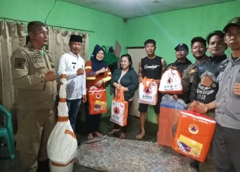 BPBD Melalui Kecamatan Ciparay, Serahkan Bantuan Untuk Korban Banjir dan Angin kencang