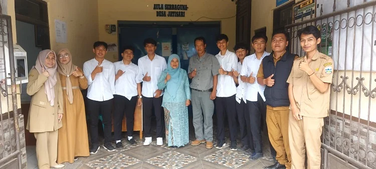 Siswa/i Kelas XII SMAN 18 Garut Lakukan Program PDS di Desa Jatisari