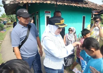 Idul Adha, Metty Triantika Bagikan Daging Kurban dan Dengarkan Aspirasi Masyarakat