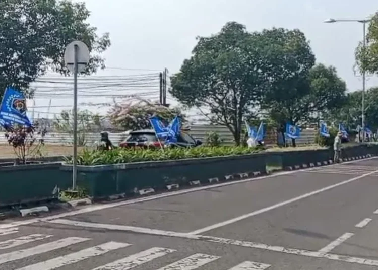 Bendera PWI Berkibar Jelang OKK, Kang Awing: Saatnya Wartawan Berkembang