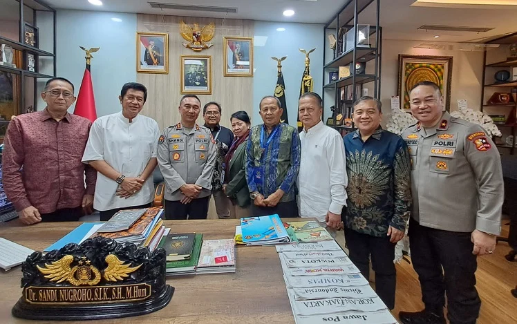 Kapolri Harapkan PWI Segera Bersatu