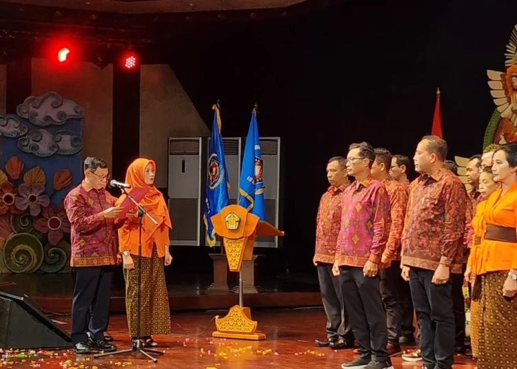 Pengurus Baru PWI Bali Dilantik, Dira Arsana Apresiasi Peran Pemerintah Jaga Kebebasan Pers, Wagub Sepakat Sekolah Jurnalistik