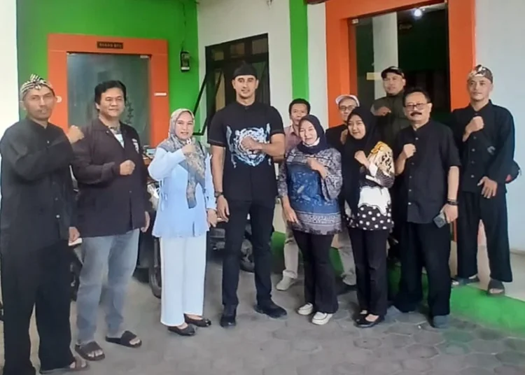 Asep Solehudin Dampingi Ali Syakieb Tinjau Rumah Warga yang Roboh