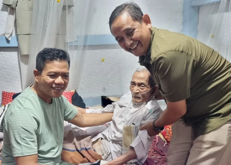 Wujud Nyata Kepedulian Kang DS Pada Pejuang Kemerdekaan, Kunjungi Tokoh Veteran Amir Saputra