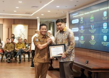 Dukung Program 3 Juta Rumah, Bupati Bandung Diganjar Penghargaan Tingkat Nasional