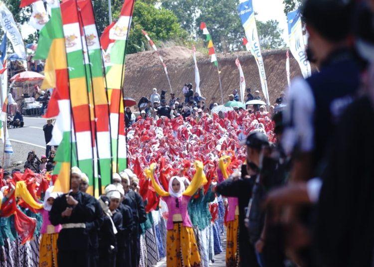 1.000 Penari Umbul Meriahkan Peresmian Jalan Lingkar Utara Jatigede