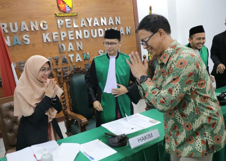 Sah! Tercatat di KUA, 26 Pasangan Hadiri Isbat Nikah “Pelaminan Cantik” di Disdukcapil