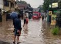 Sungai Cikapundung Meluap, Jalan Penghubung Bojongsoang-Dayeuhkolot Lumpuh Terendam Banjir