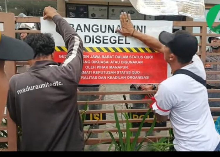 Ratusan Orang Gembok Kantor Kadin Jabat, Minta Sikap Tegas Anindya Bakrie