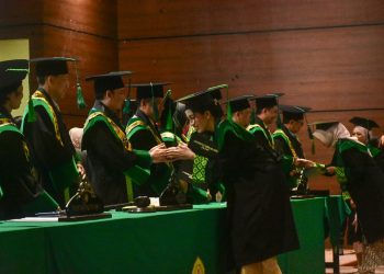 Sebanyak 1.296 Wisudawan UNSAP dan STAI Sebelas April Sumedang Ikuti Wisuda Ke-43