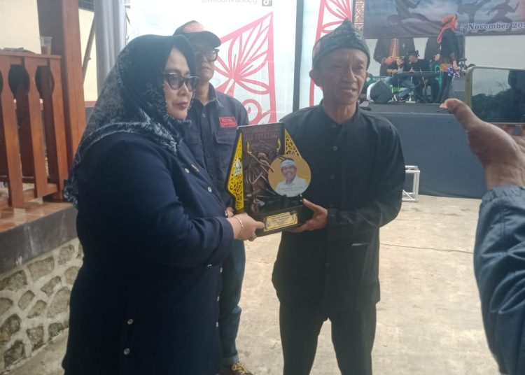 Anggota DPRD Jabar Tia Fitriani Dorong Pelestarian Tradisi Pandai Besi di Mekarmaju