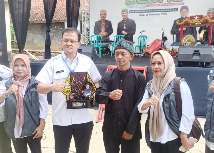 Kadisbud Kabupaten Bandung Implementasikan “Sapa Pesona Budaya BEDAS” di Pagelaran Seni Desa Mekarmaju