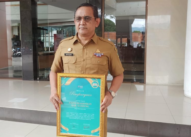 Kadis Pendidikan Kabupaten Bandung Apresiasi Seminar Nasional “Pengajar Belum Tentu Mengajar”